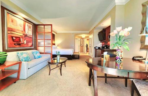 Las Vegas Apartment | The Signature at MGM Condo! Stunning Strip Views & No Resort Fees!