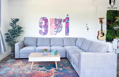Downtown Memphis Apartment | The Stallion