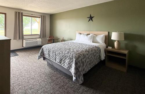 Slayton Hotel | The Trail Inn - Slayton, MN - HWY 59