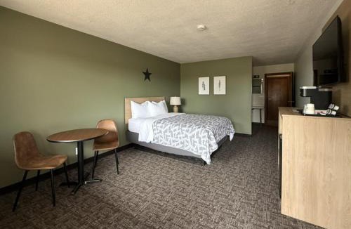 Slayton Hotel | The Trail Inn - Slayton, MN - HWY 59