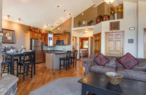 Estes Park Apartment | The Twin Owls 21A Condo