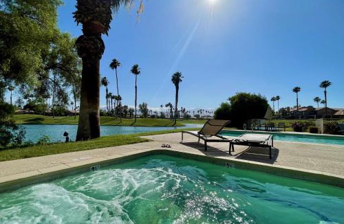 Palm Desert Apartment | The View! Palm Desert Country Club Villa