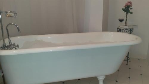 Deer Lodge Hotel | The Vonnie Louise Inn