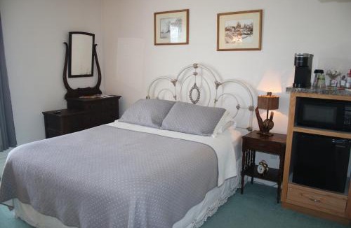 Deer Lodge Hotel | The Vonnie Louise Inn