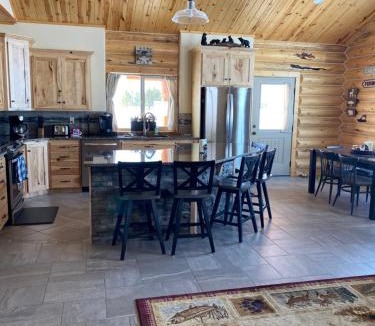 Island Park House | The Wandering Moose Cabin, close to West Yellowstone, Single Level, Hot Tub