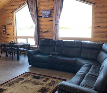 Island Park House | The Wandering Moose Cabin, close to West Yellowstone, Single Level, Hot Tub