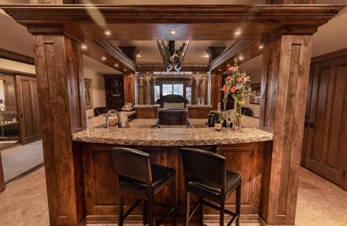Jackson Hotel | The White Buffalo Club