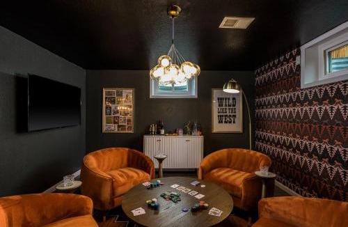 Westminster House | The Wild Western - 5Bed, Hot Tub, Sauna, Mini Putt, Fire Pit