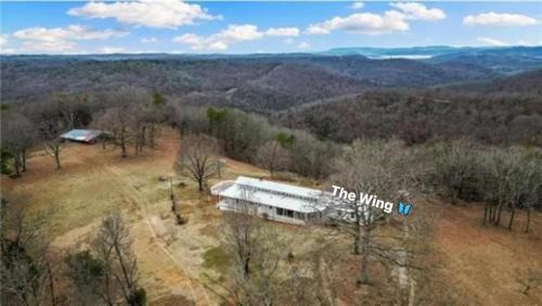 Eureka Springs House | The Wing - luxurious king suite tiny studio home!