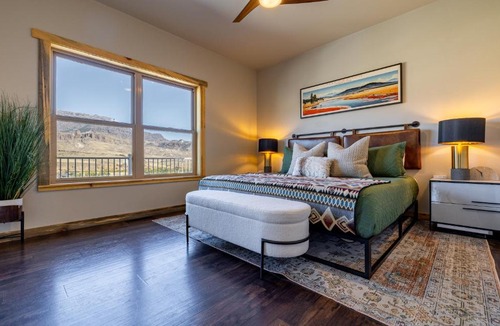 Wapiti House | The Yellowstone- Soak in Panoramic Views, Wapiti Cabin, Dogs OK