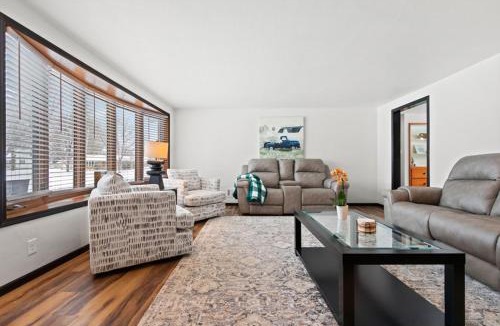 Green Bay House | Three Bedroom Ranch walking distance to Lambeau