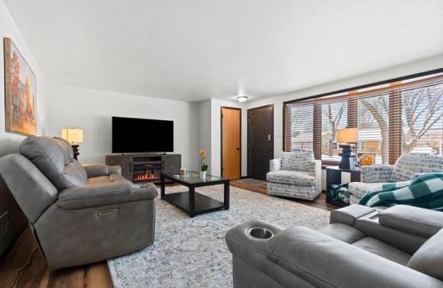 Green Bay House | Three Bedroom Ranch walking distance to Lambeau