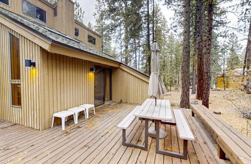 Black Butte Ranch House | Three Peaks Hideaway