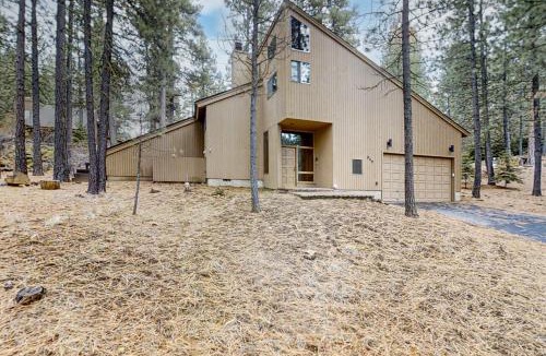 Black Butte Ranch House | Three Peaks Hideaway