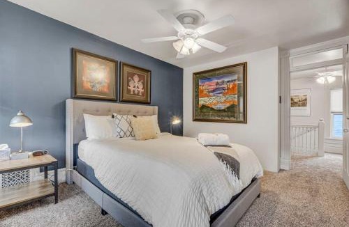 Central Colorado Springs House | Tiger Lair Walk to CC Historic Downtown COS 4BR