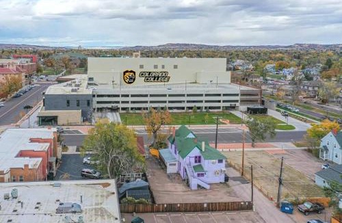 Central Colorado Springs House | Tiger Lair Walk to CC Historic Downtown COS 4BR