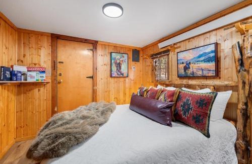Rapid City House | Timber Ridge Cabin: Rustic Getaway