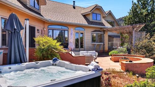 Oak Creek House | Timber Rock Retreat by AvantStay
