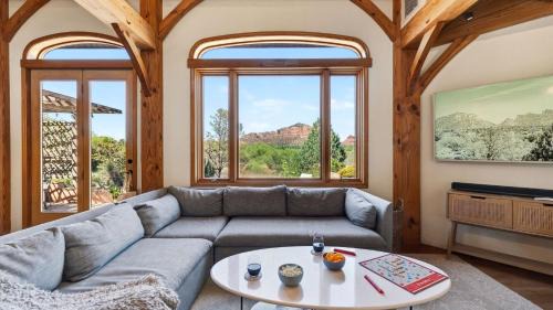 Oak Creek House | Timber Rock Retreat by AvantStay