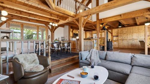 Oak Creek House | Timber Rock Retreat by AvantStay