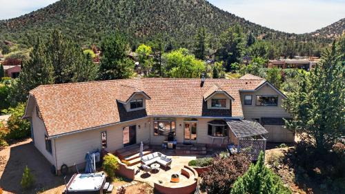 Oak Creek House | Timber Rock Retreat by AvantStay