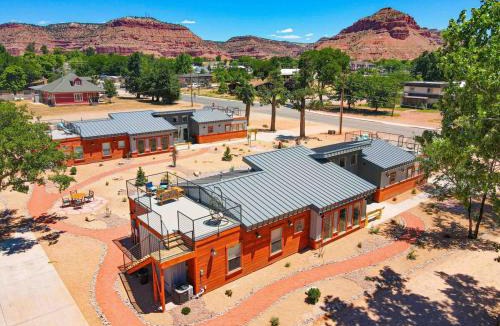 Kanab House | Timber & Tin D 2Bed 2Bath w Pool & Rooftop Deck