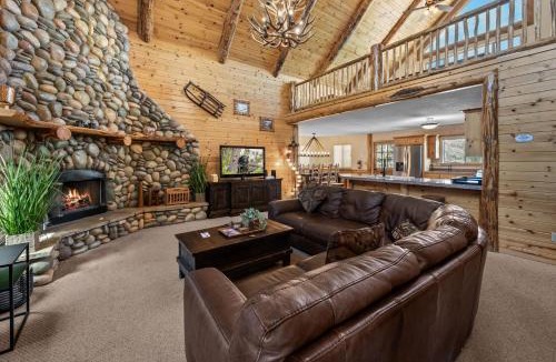 Castle Glen Estates House | Timberline View Estate - Log Cabin with Hot Tub, Pool Table, Sleeps 10, Expansive Deck & Views