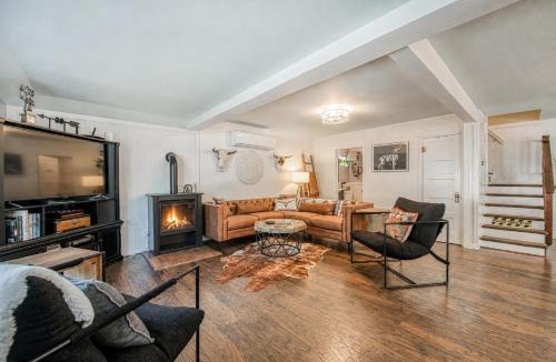 West Village House | Tollhouse Cottage Heart of Shaver