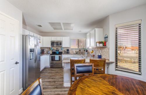 Lake Havasu City House | Tom Tom Beats Pool Home Retreat