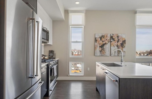Highland House | Top Floor | 1BR Corner Loft | LoHi Denver | Dog-Friendly