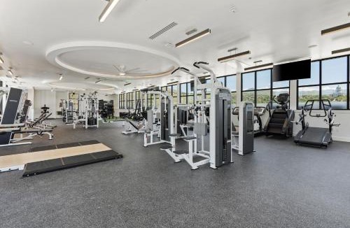 Downtown Salt Lake City Apartment | Top Floor Views Amenities Pool gym bowl parking