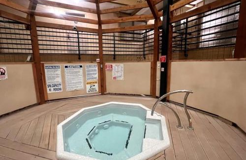 North Park City House | Top Level Downtown Condo with Fast WIFi Balcony & Great Location - Skiing Nearby