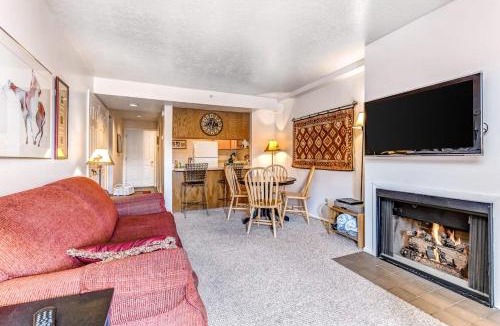 North Park City House | Top Level Downtown Condo with Fast WIFi Balcony & Great Location - Skiing Nearby