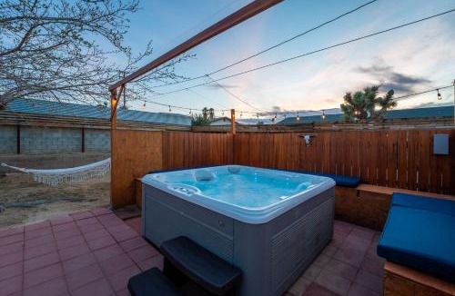 Yucca Valley House | Tortoise Oasis - Hot tub, Shuffleboard, & More!