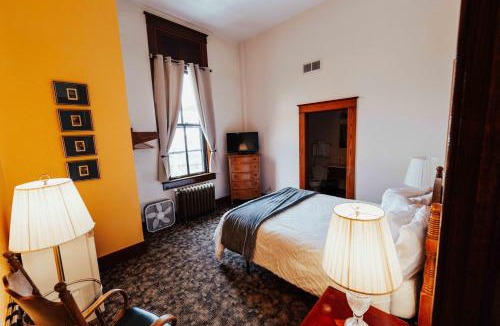 Deadwood Hotel | Town Hall Inn