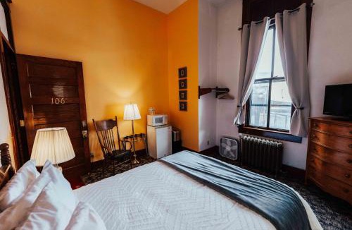 Deadwood Hotel | Town Hall Inn
