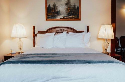 Deadwood Hotel | Town Hall Inn