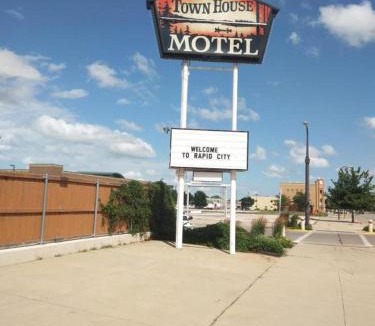 Historic Rapid City Apartment | Town House Motel with Pool near Mt. Rushmore