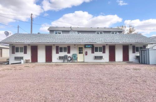 Canistota Hotel | Town N' Country Motel & Shuttle