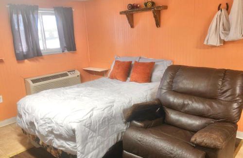 Canistota Hotel | Town N' Country Motel & Shuttle