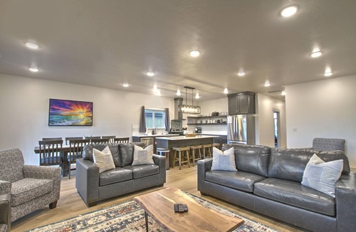 Garden City House | Townhome 24 at Waterdance - Sleeps 16, 4 Bed-4.5 Bath with shared outdoor pool