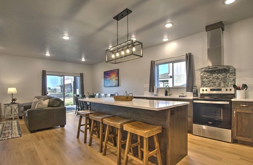 Garden City House | Townhome 24 at Waterdance - Sleeps 16, 4 Bed-4.5 Bath with shared outdoor pool