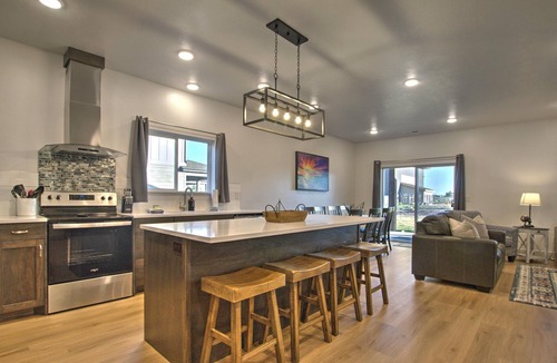 Garden City House | Townhome 26 at Waterdance - Sleeps 16, 4 Bed-4.5 Bath with shared outdoor pool