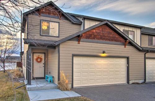 Four Corners House | Townhome w/Private Hot Tub, 8 Mi to Downtown