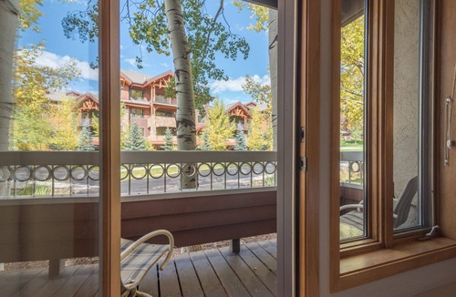 Steamboat Springs Condo | TR1104 | Updated Corner Unit | Winter Shuttle | 10 Hot Tubs | Close to Skiing