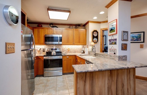 Steamboat Springs Condo | TR1201 | Beautiful Home | Close to Skiing | A/C | 10 Hot Tubs