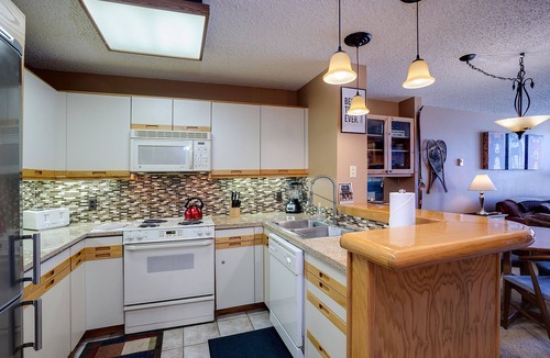 Steamboat Springs Condo | TR1208 | Quiet Location in Building | Winter Shuttle | 10 Hot Tubs
