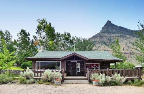 Wapiti Hotel | Trail Shop Inn