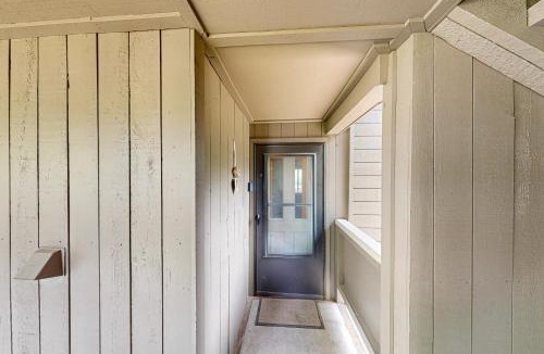 Elkhorn Village Apartment | Trail & Tee Retreat