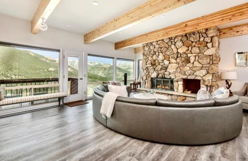 Windcliff Estates Apartment | Trails End Vacation Home at Windcliff